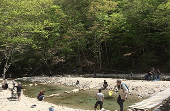 区画制だから、周りを気にせず釣りを楽しめる。